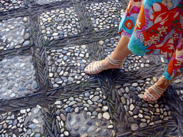 How to Choose Comfortable and Stylish Footwear for Long Days on Your Feet?